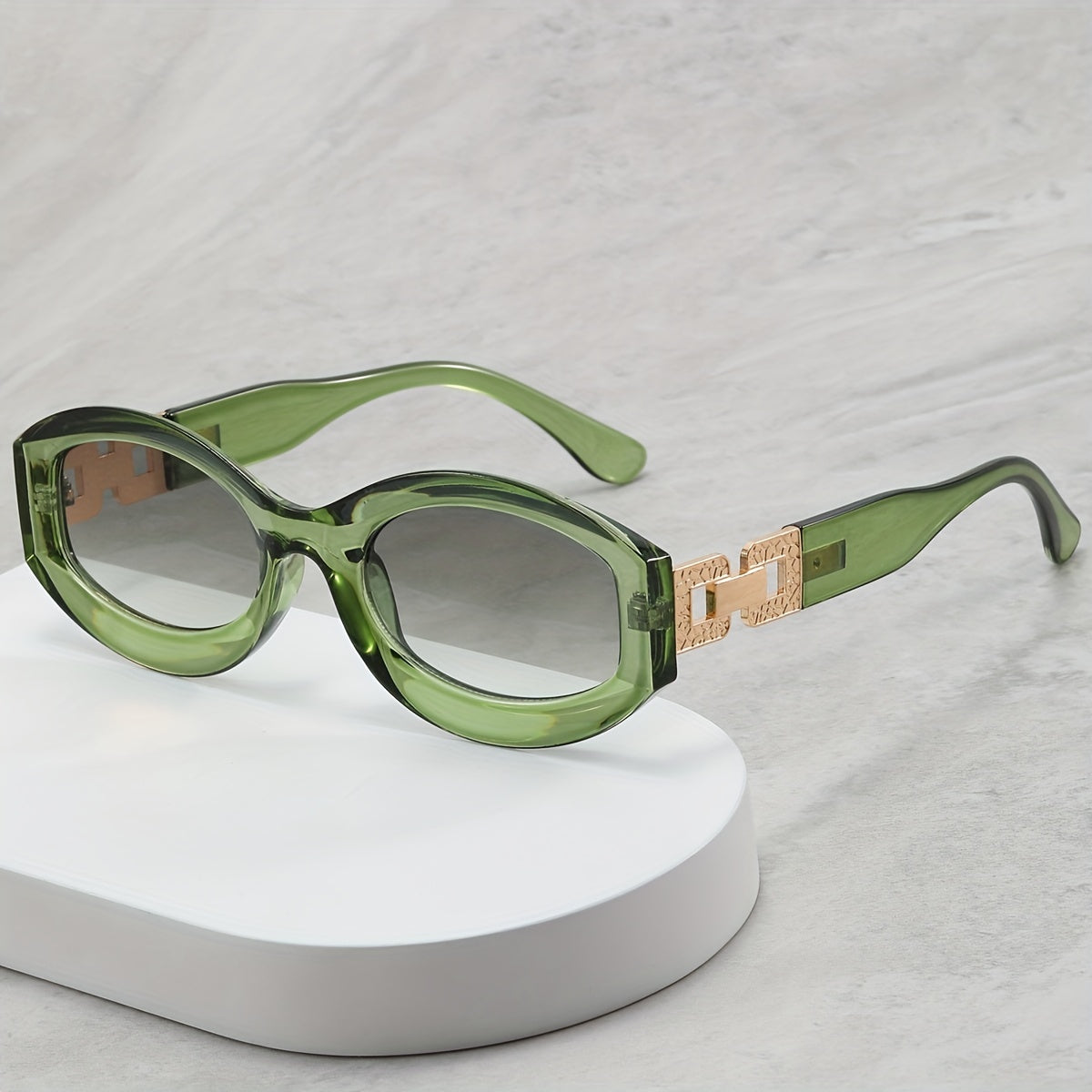 Men's Retro Oval Sunglasses for Street Photography