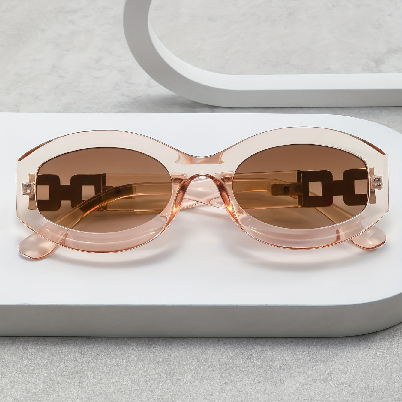 Men's Retro Oval Sunglasses for Street Photography