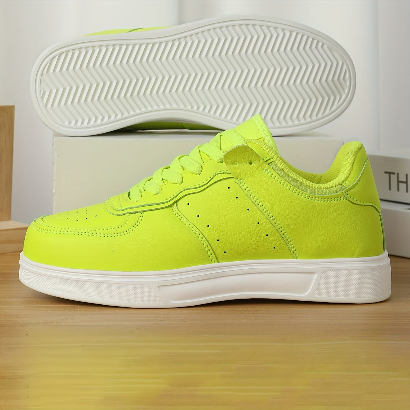 Breathable Flat Skate Shoes Non Slip Casual Sneakers