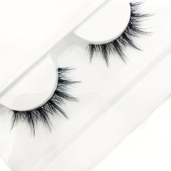 Natural Cross Style Lashes with Pointed Tail and Transparent Stalk