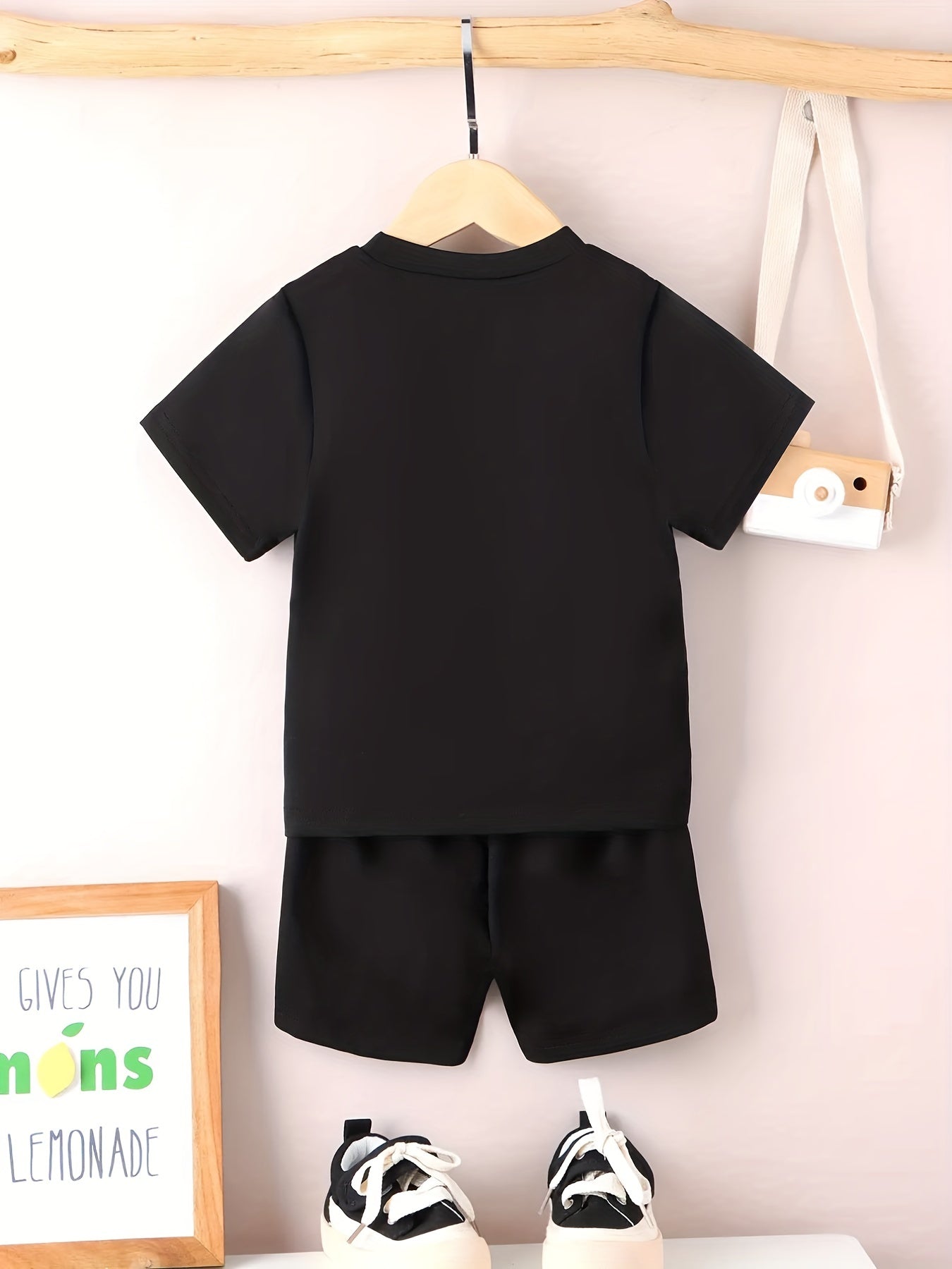 Boys Smile Face Graphic Print T-shirt & Shorts Set, Summer Kids Clothing