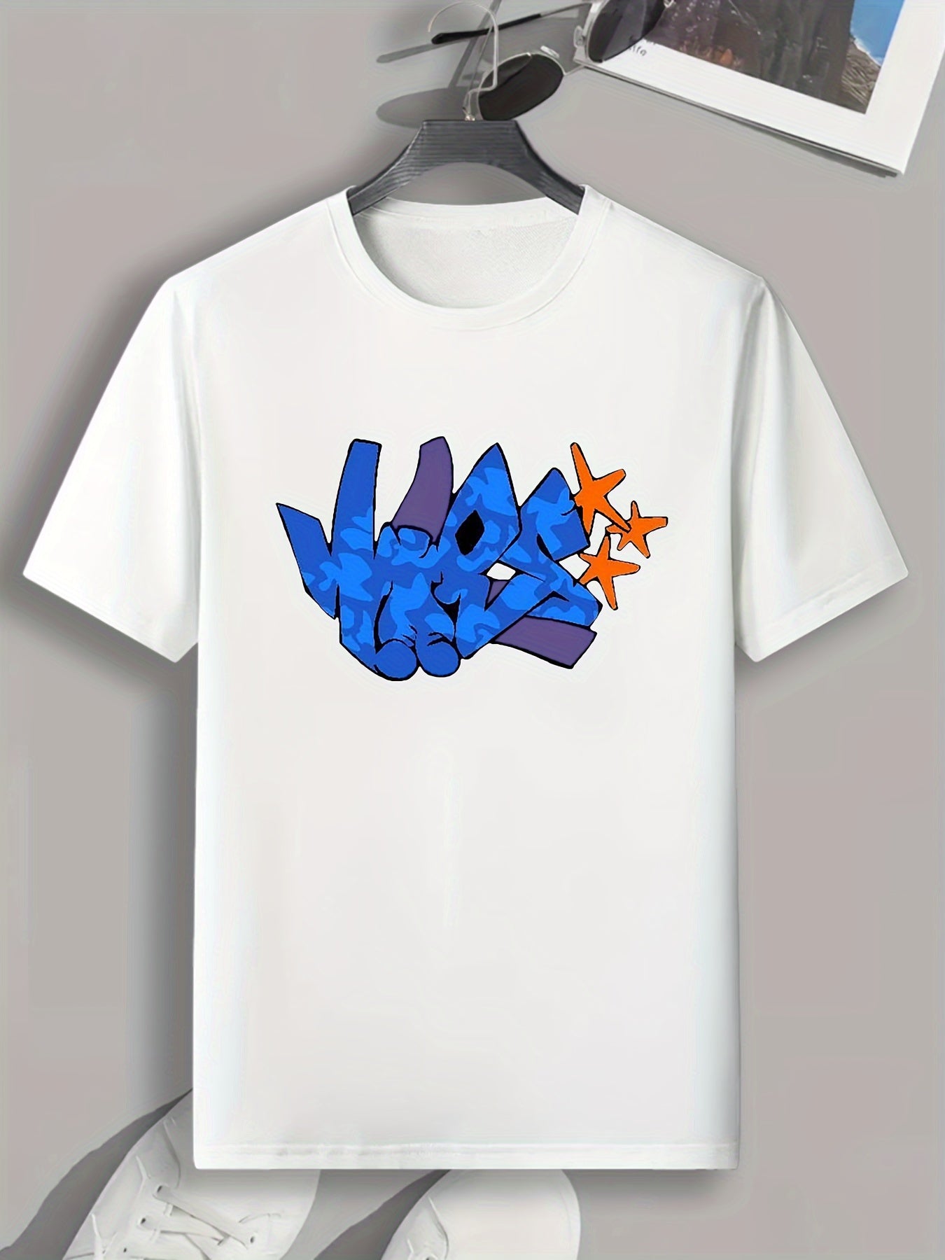Graffiti Style Letter Print Men's Sports T-shirt