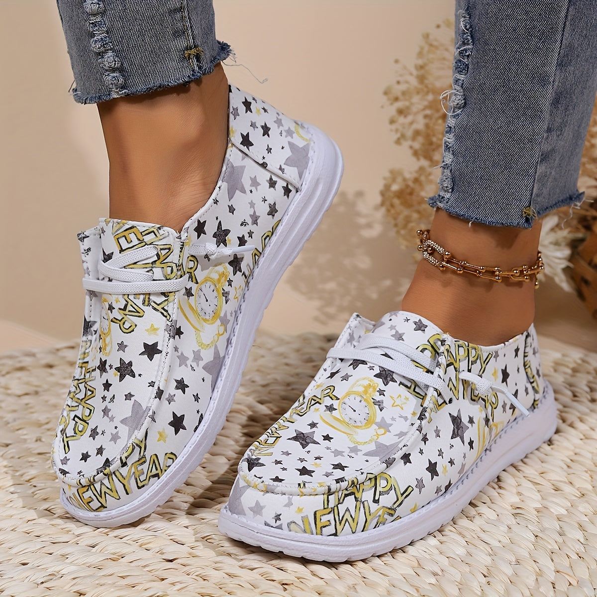 Women's Skate Shoes with Star & Year Letter Pattern, Lightweight Lace-Up Canvas