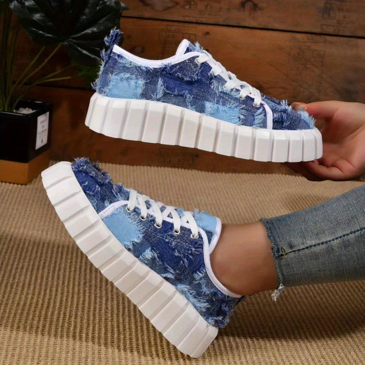 Women's Canvas Low Top Platform Sneakers Lace-Up Walking Shoes