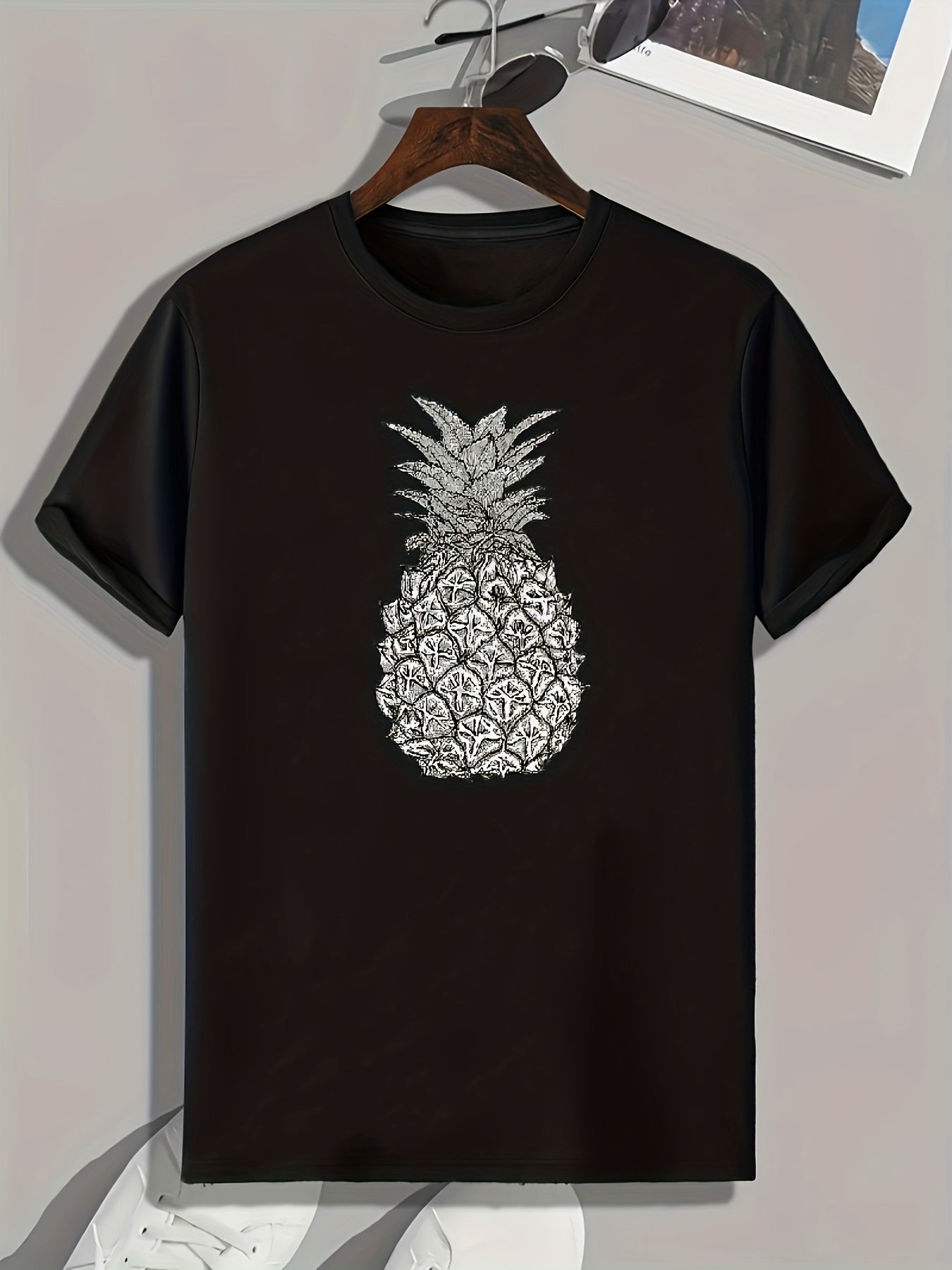 Men's Pineapple Print Graphic Tee for Summer