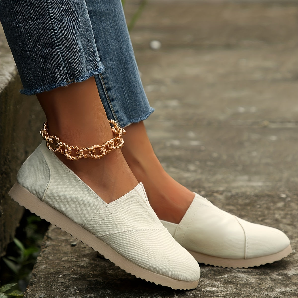 Women's Solid Canvas Slip On Shoes Lightweight Low Top Walking Shoes