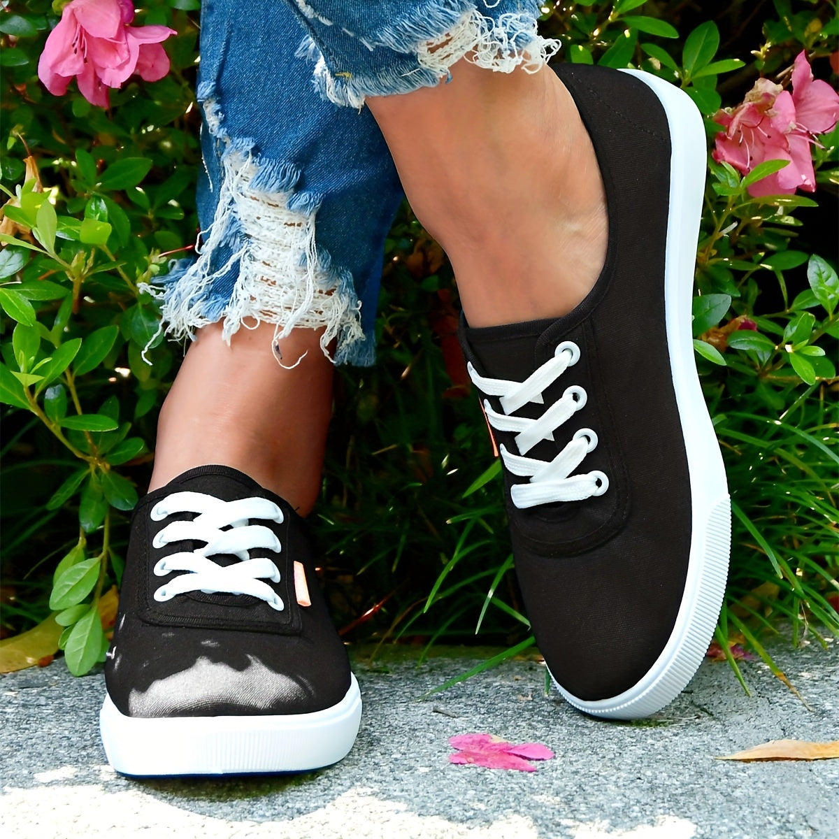 Women's Low Top Canvas Sneakers Lace Up Flat Shoes