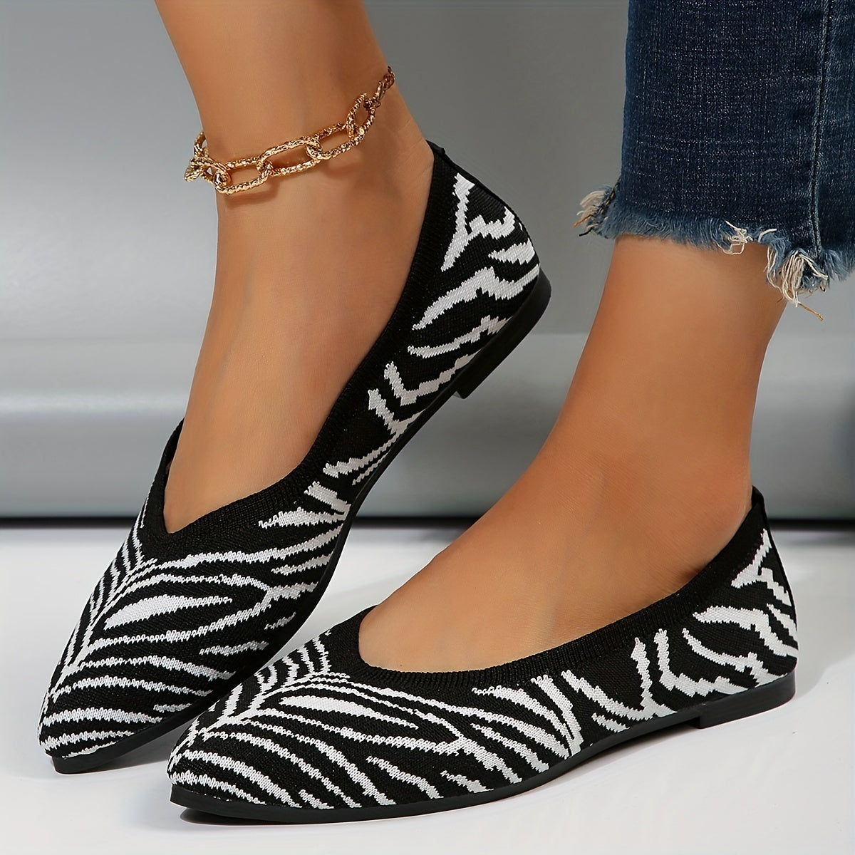 Women's Colorblock Flying Woven Shoes Point Toe Non slip Low Soft Shoes