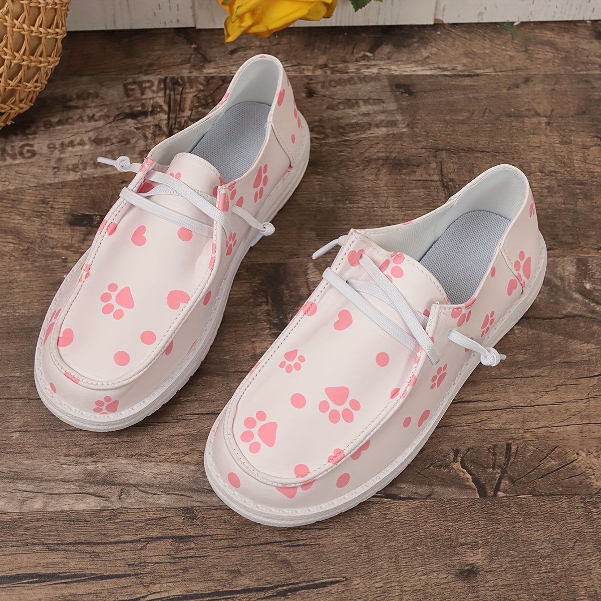 Women's Skate Shoes with Cartoon Pattern & Heart Sole Print
