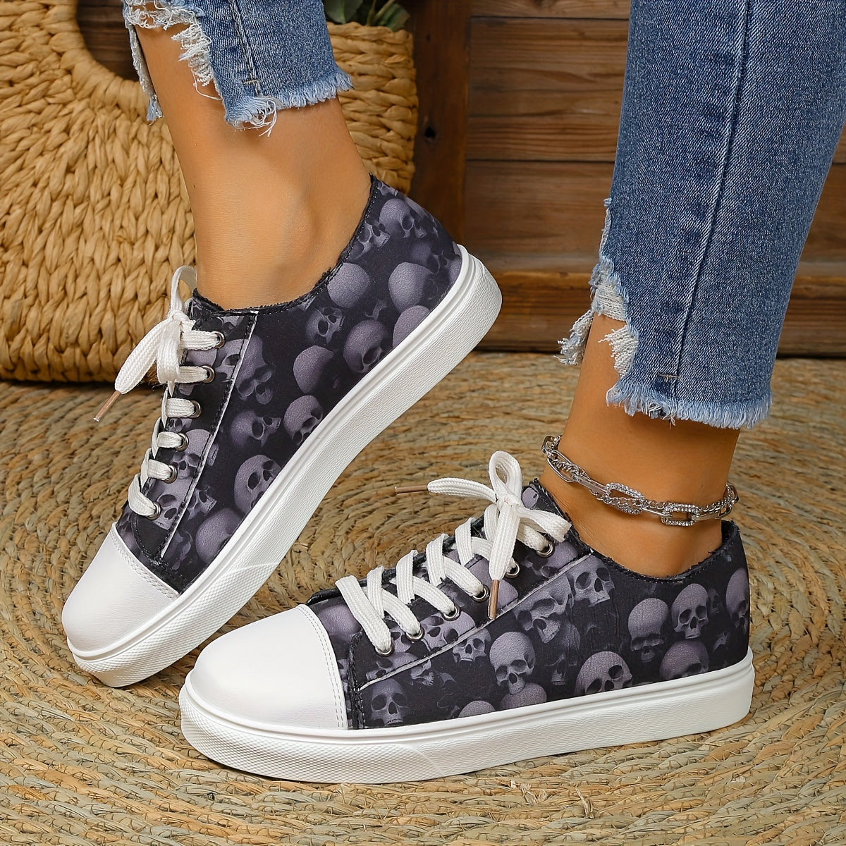 Women's Skull Pattern Flat Sneakers Lace Up Lightweight Canvas Shoes