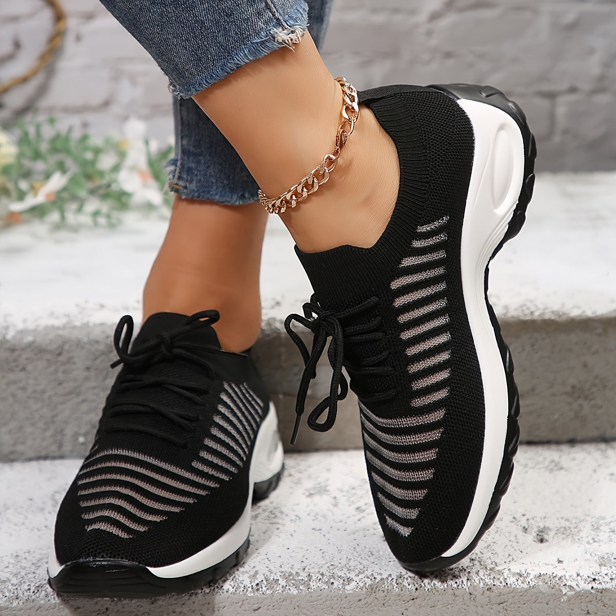 Mesh Breathable Low Top Running Shoes Lightweight Outdoor Casual Sport Sneakers