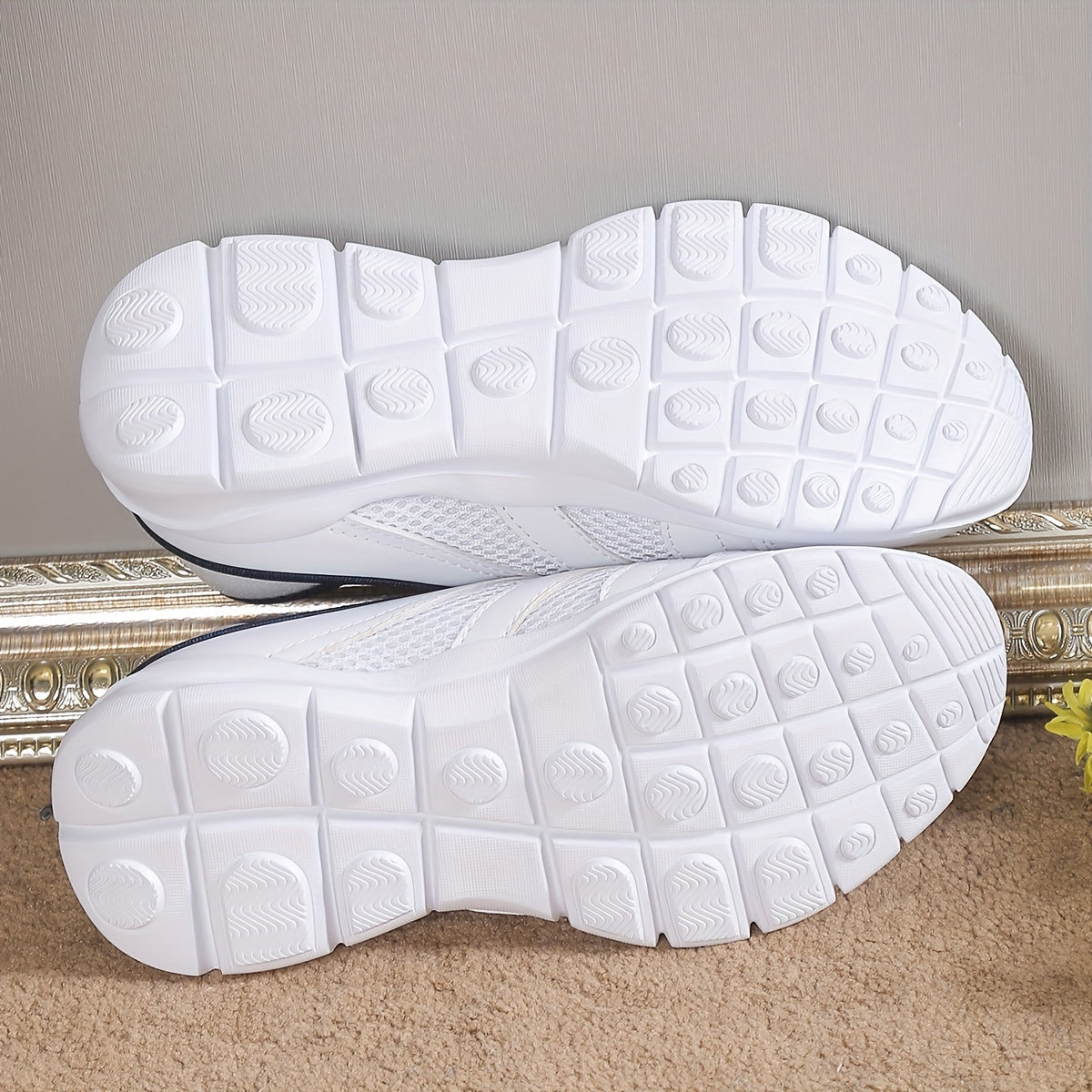 Women's Breathable Mesh Outdoor Sports Slip-On Walking Shoes