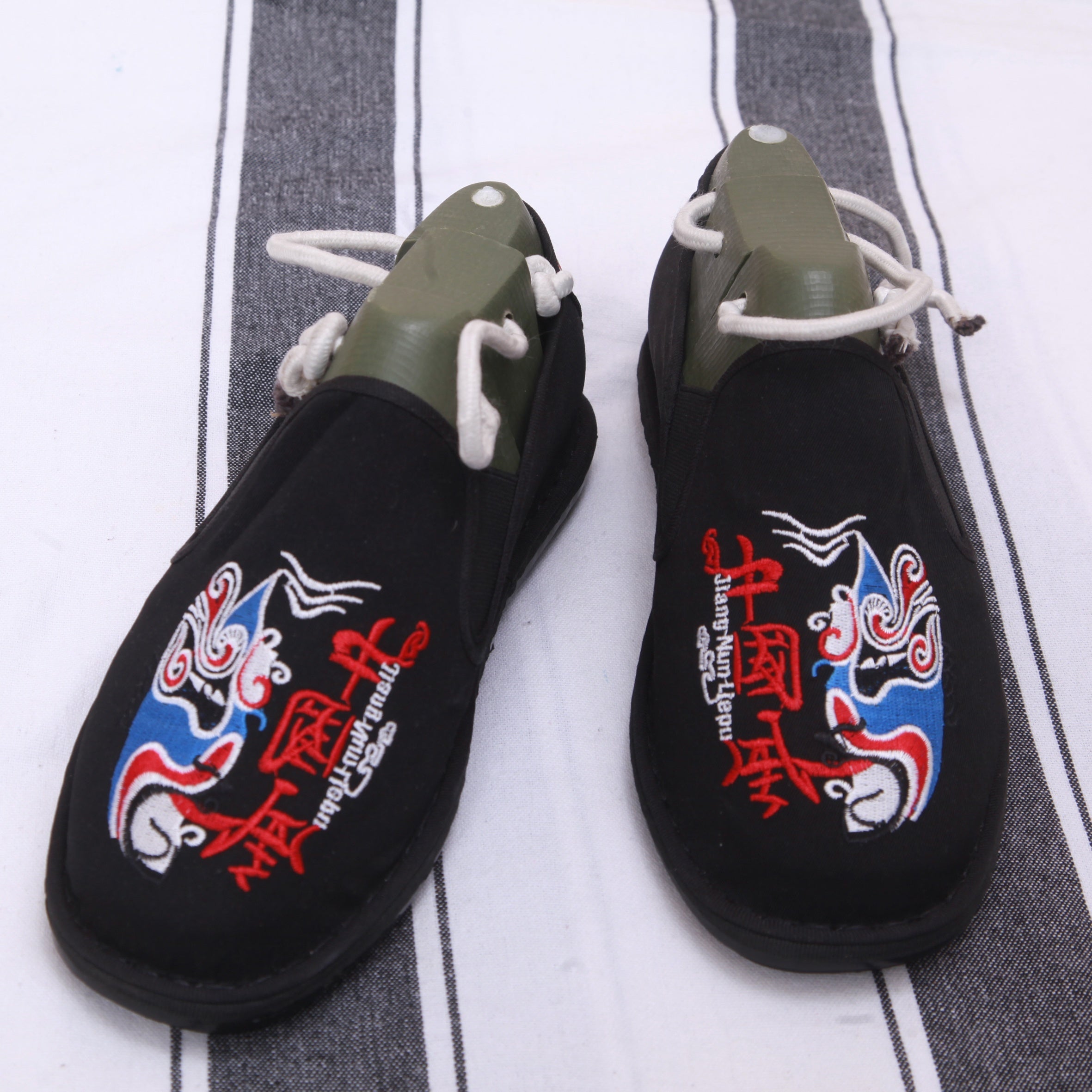Chinese Style Embroidered Loafer Shoes For Girls