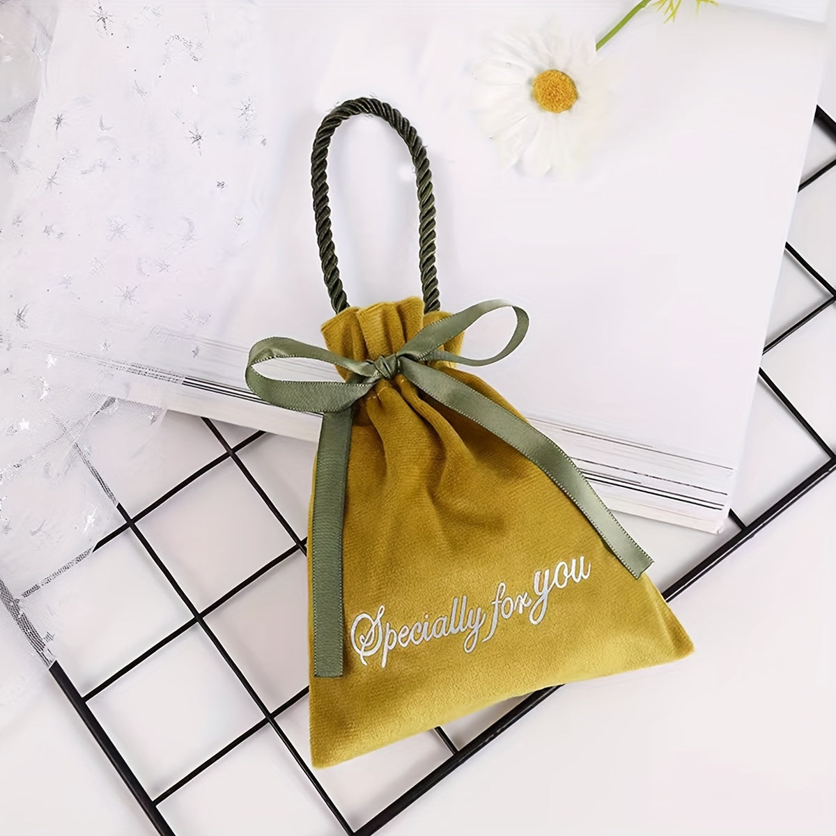 Velvet Drawstring Candy Gift Bag for Parties and Events