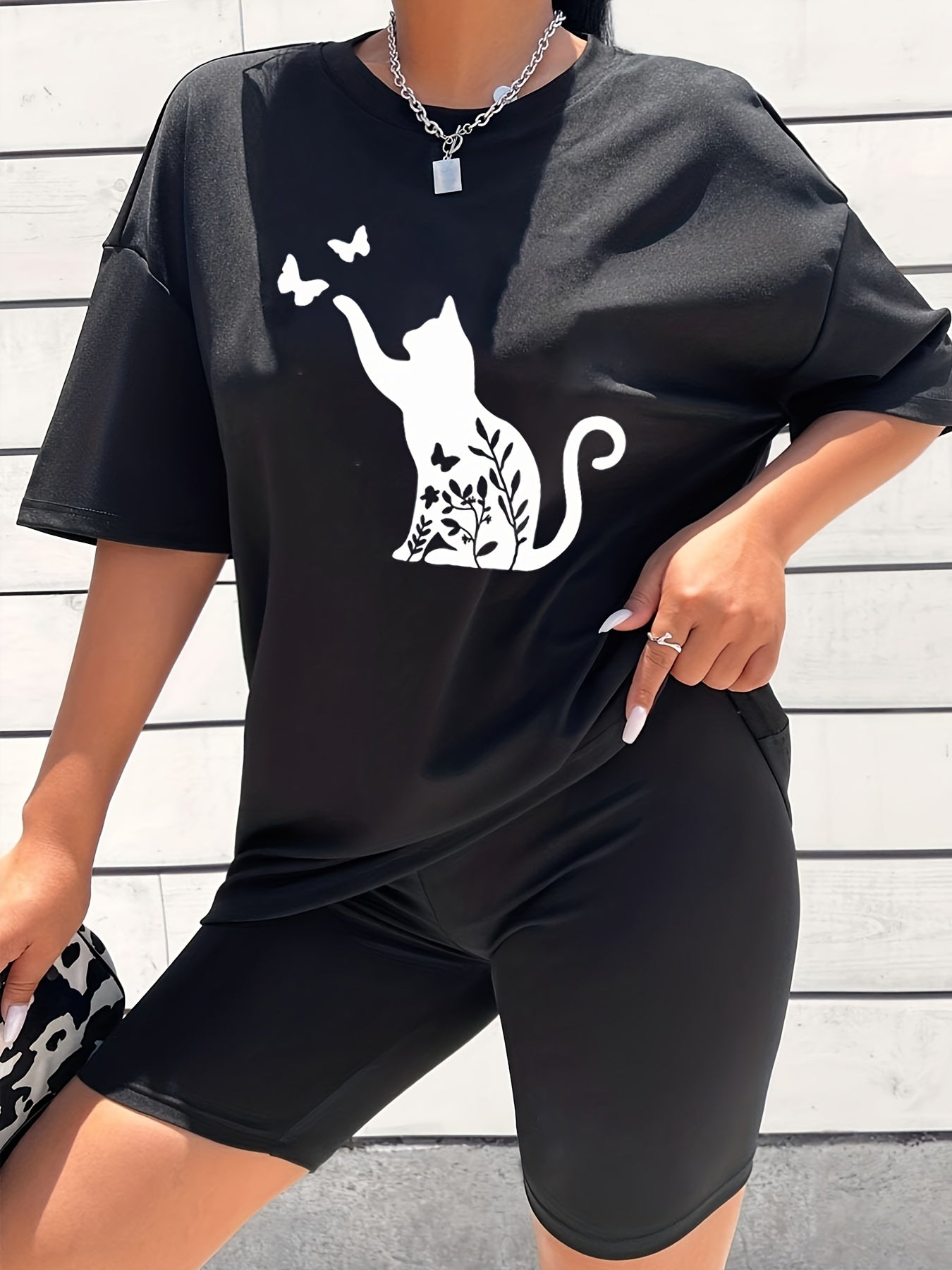 2pcs Butterfly Cat Graphic T shirts & Shorts Women's Activewear