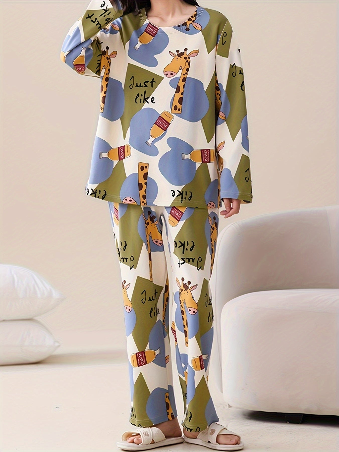 Giraffe Print Pajama Set Long Sleeve Crew Neck Top & Lounge Pants
