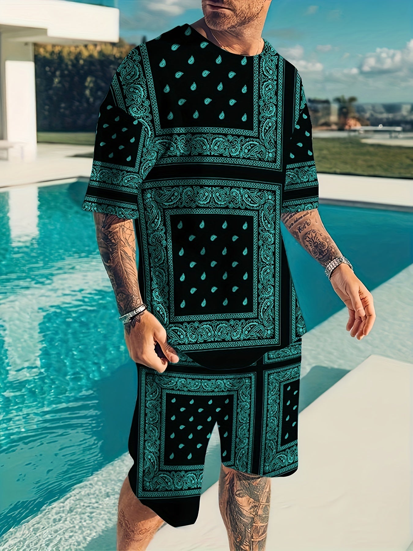 Bandana Print Men's 2Pcs Outfits Crew Neck Short Sleeve T shirt And Shorts Set