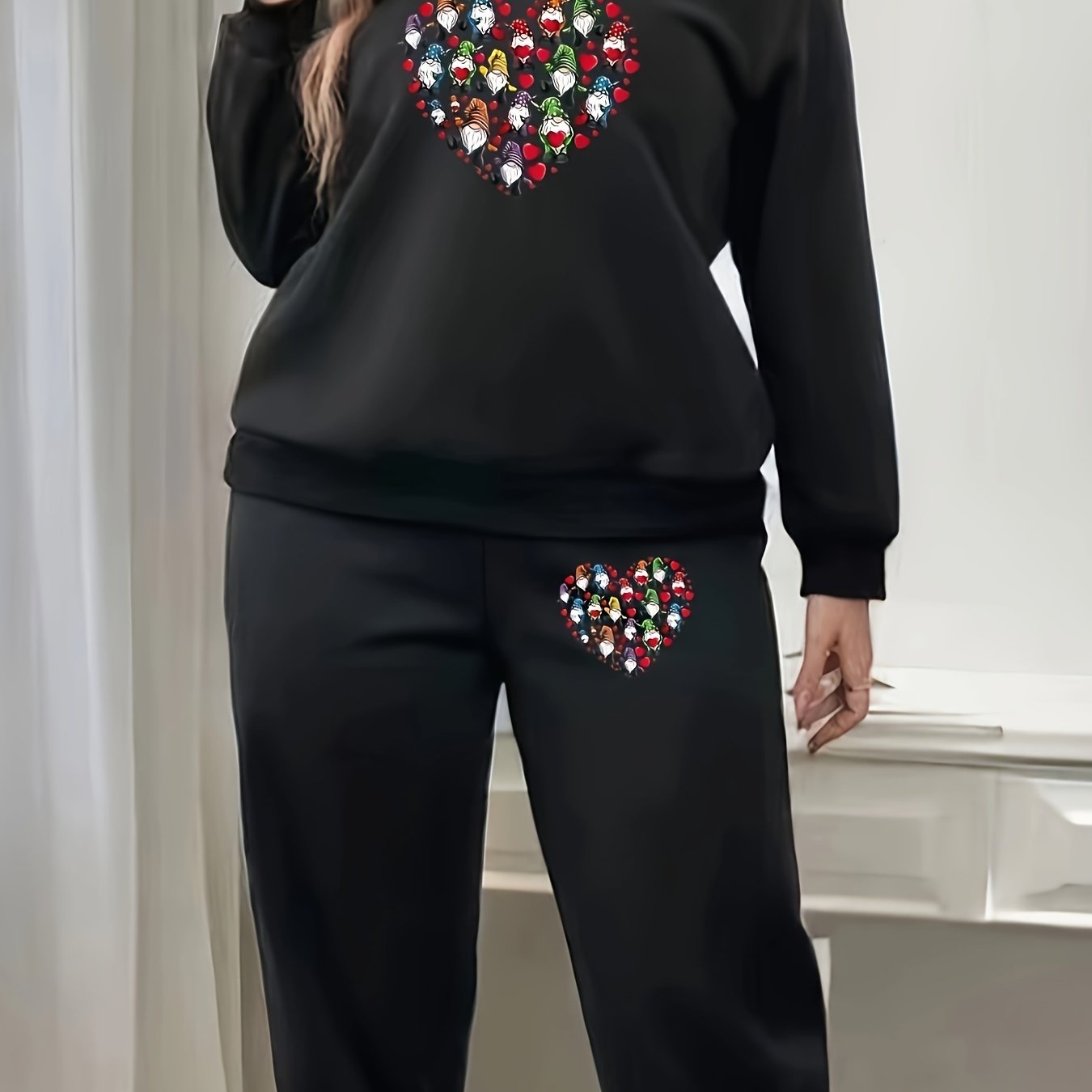 Women's Plus Gnomes & Heart Print Fleece Pullover & Joggers Set