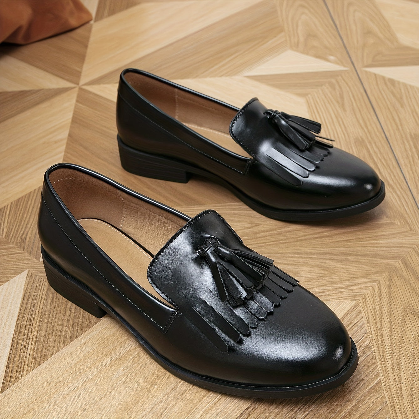 Women's Tassel Loafers Slip On Round Toe Patent Leather Shoes