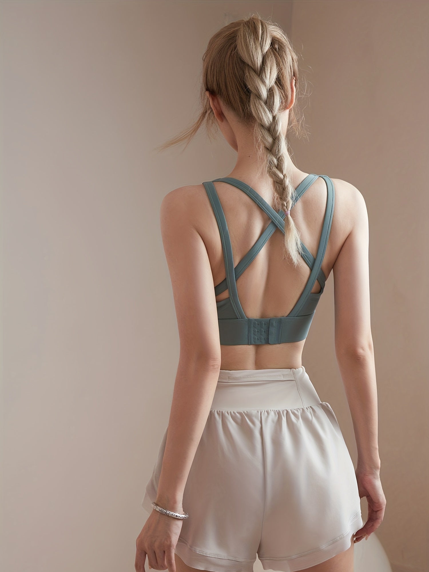 Criss Cross Straps Sporty Bra High Stretch