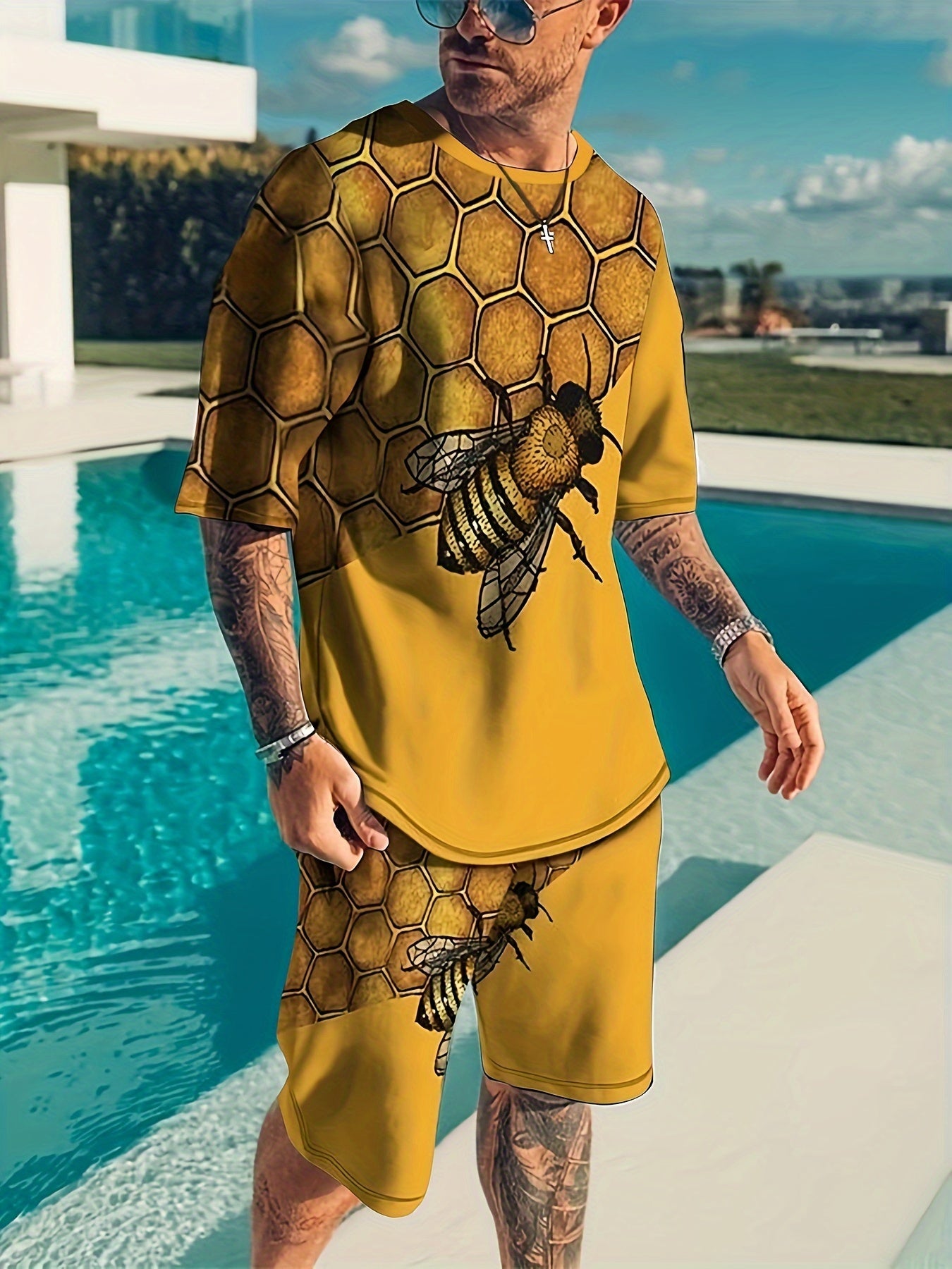 Bee & Honeycomb Pattern Men's 2 Piece Outfits T-shirt & Shorts Set