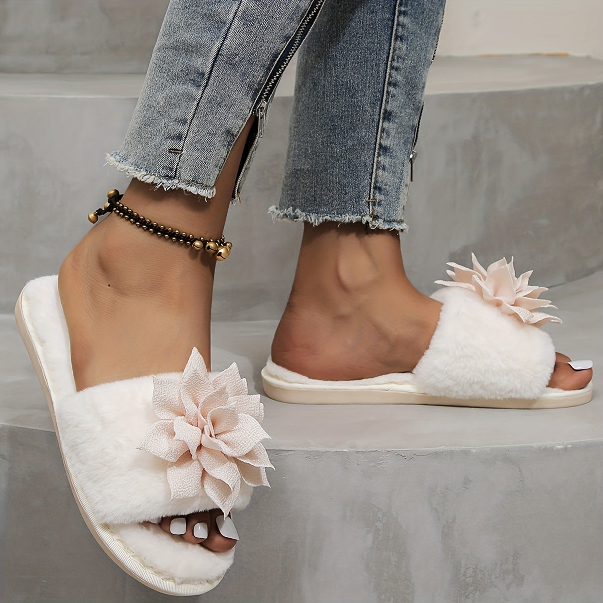 Women's Flower Decor Plush Slippers Lightweight Faux Fur Slip-Ons