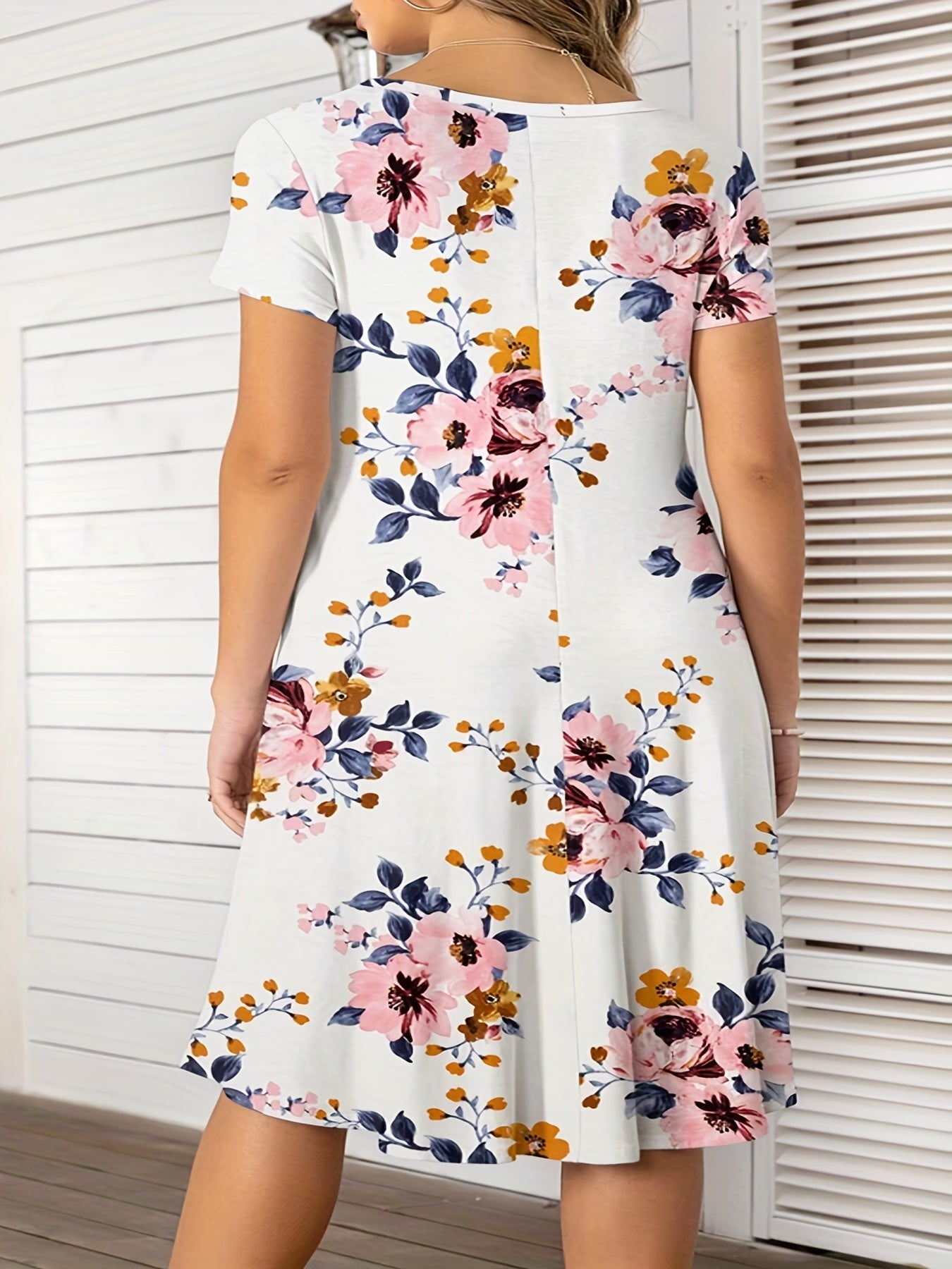 Floral Print Short Sleeve Round Neck Dress With Pockets