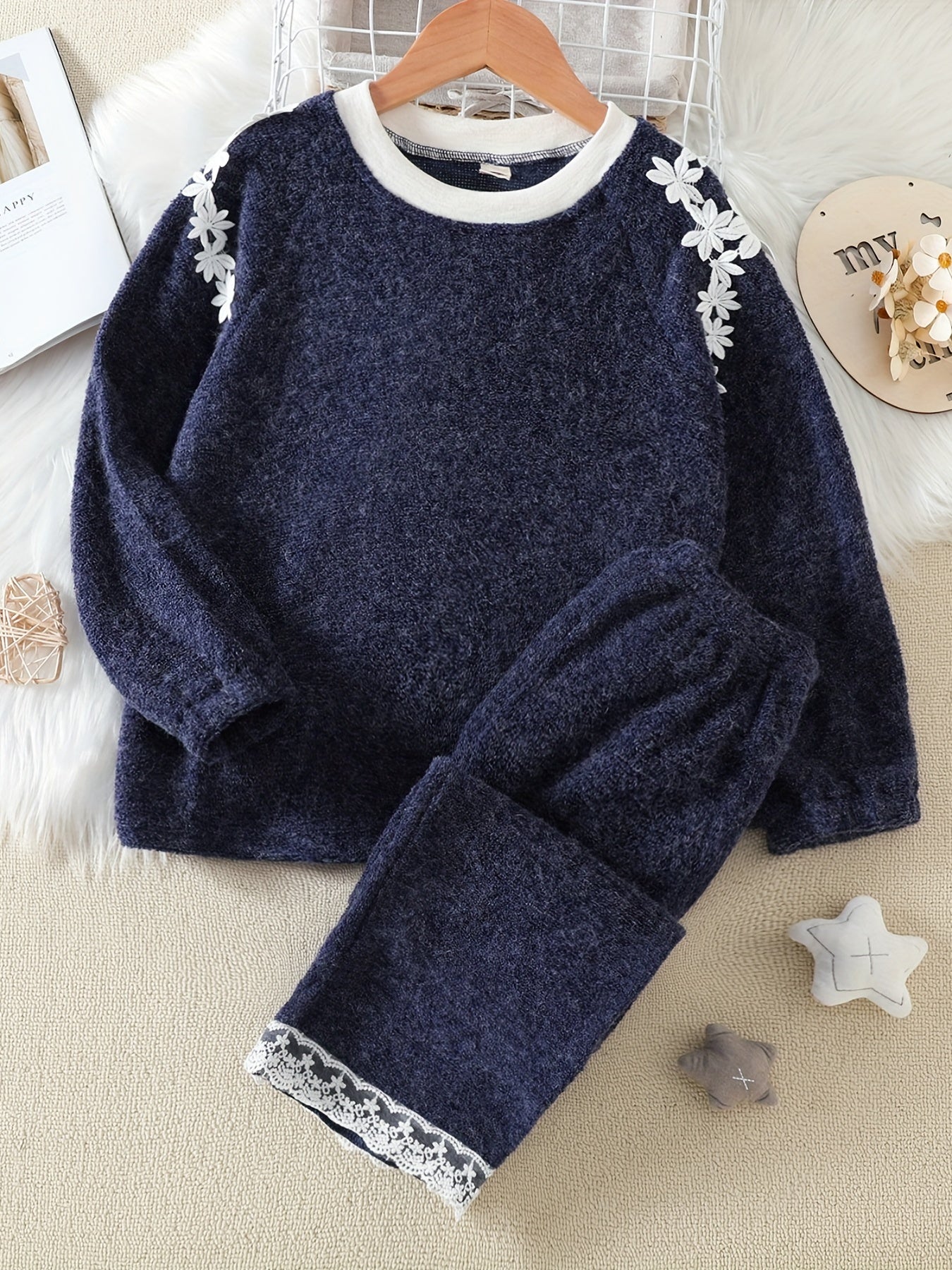 Girl's Fleece Pajama Set Lace Decor Long Sleeve Top & Pants