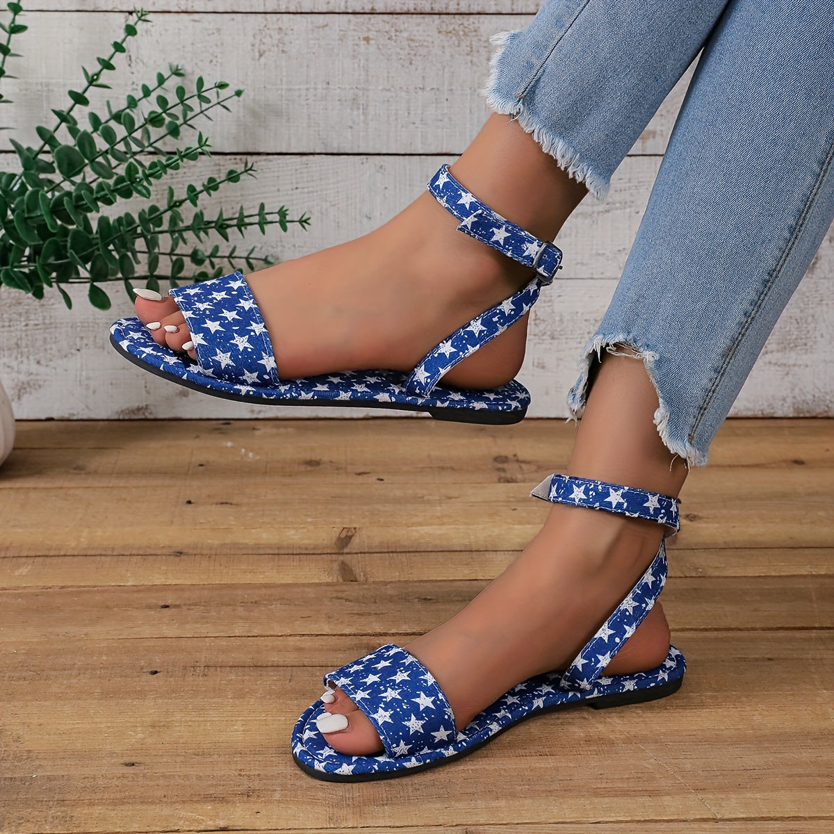 Women's Star Pattern Flat Sandals Casual Buckle Strap Summer Sandals