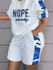 Camo & Slogan Print Top & Shorts Outfit Set