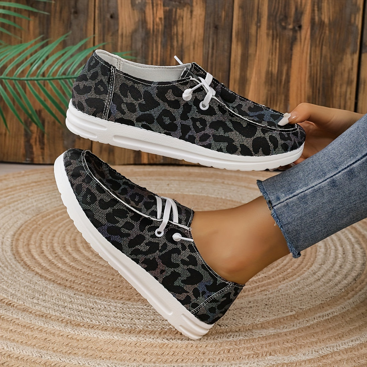 Women's Flat Canvas Shoes Round Toe Low Top Slip On Shoes