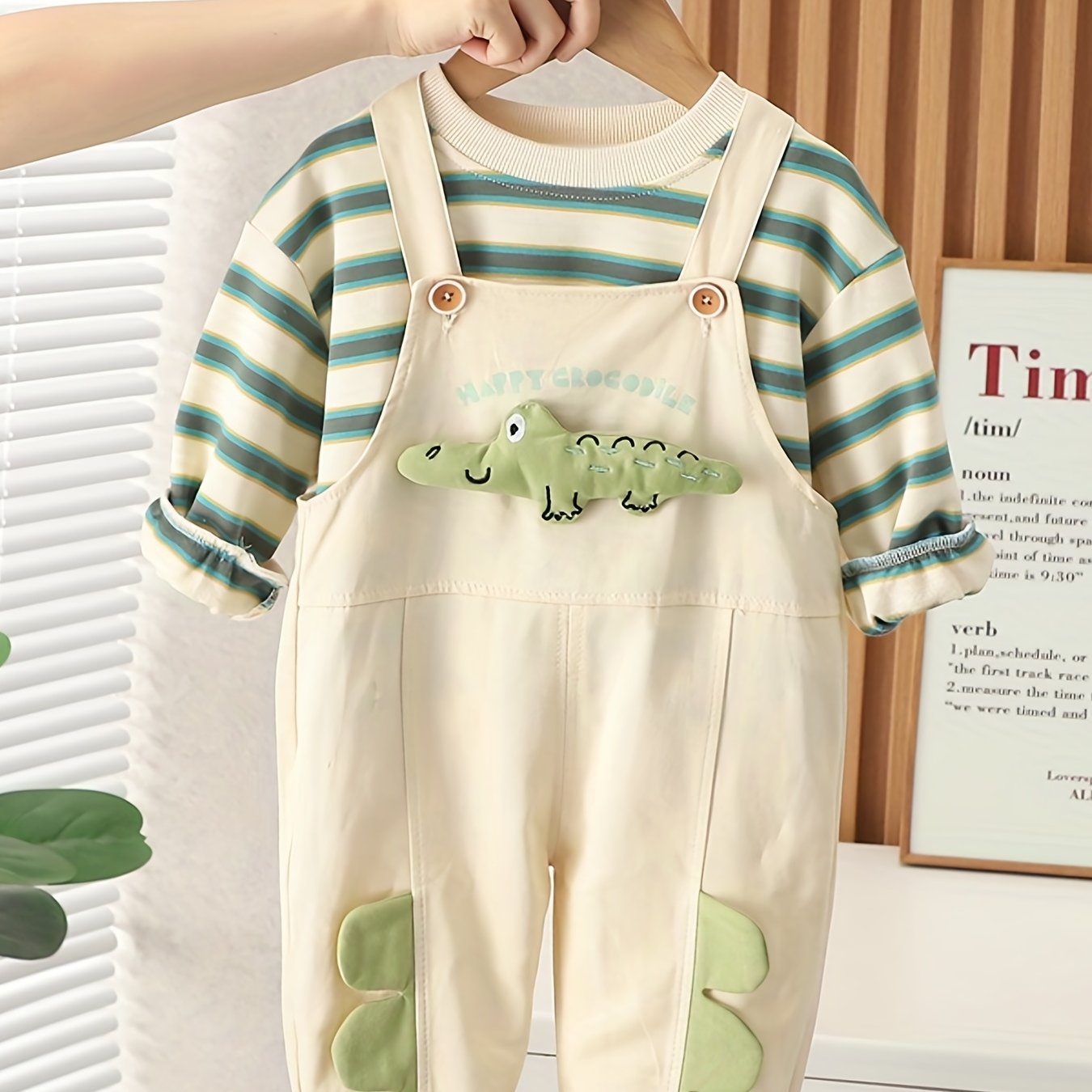 Crocodile Decor Boy's 2pcs Overalls & Sweatshirt Set