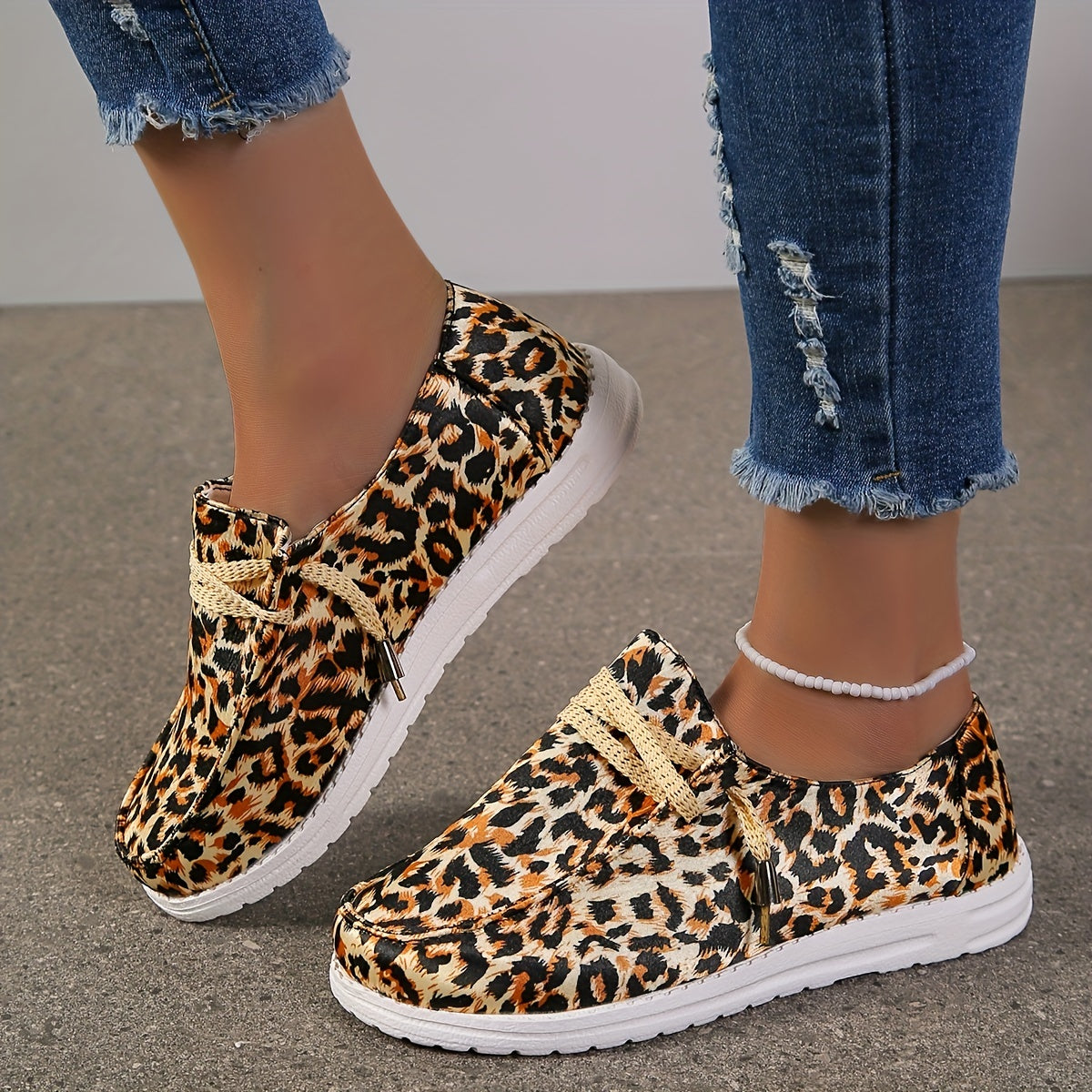 Leopard Print Canvas Shoes Lightweight Low Top Lace Up Women's Shoes