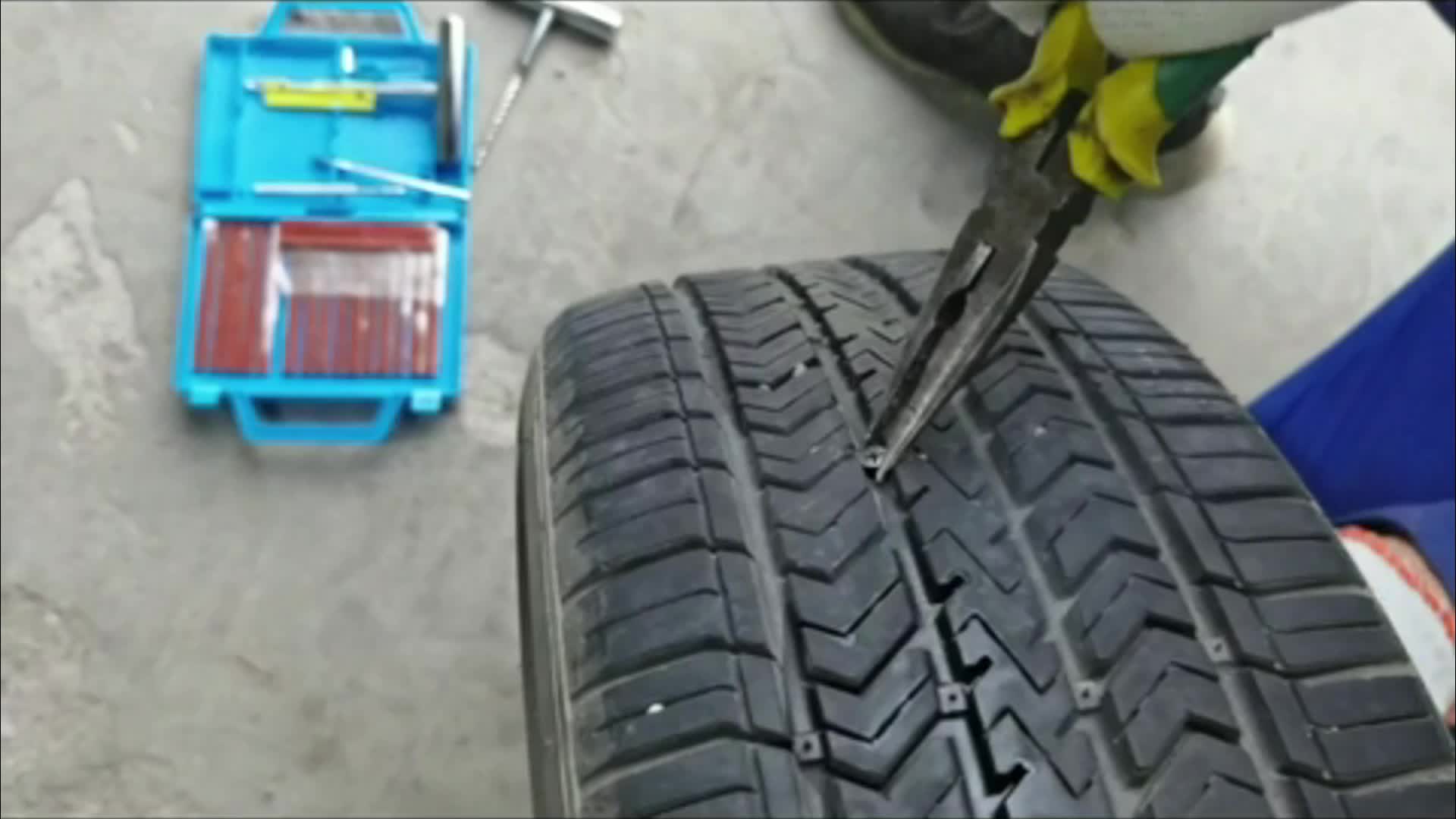 23pcs Tire Plug Kit Heavy Duty Repair Tools Emergency Fix Punctures Flats Patch