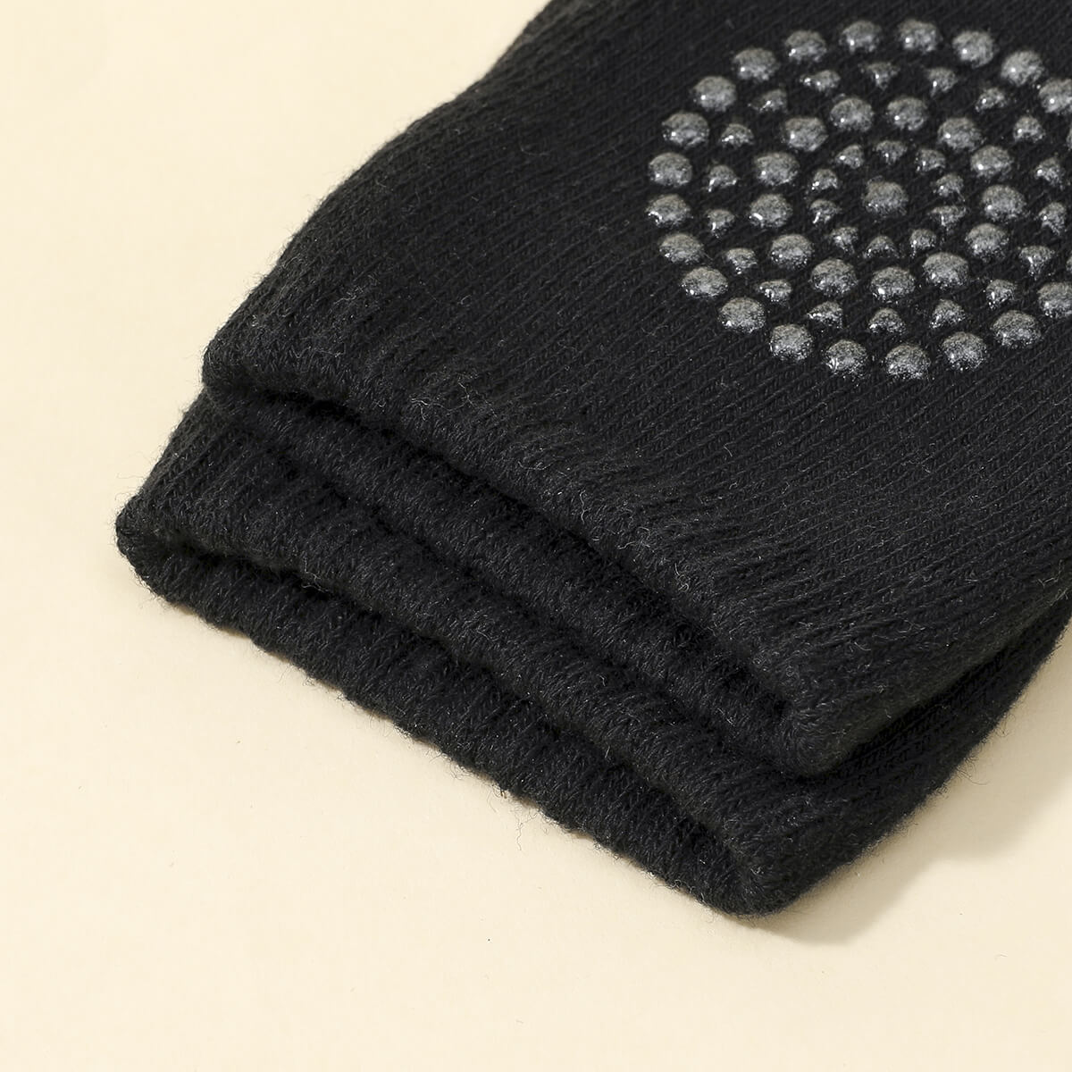 Solid Knitted Knee Pads for Protection during Sports