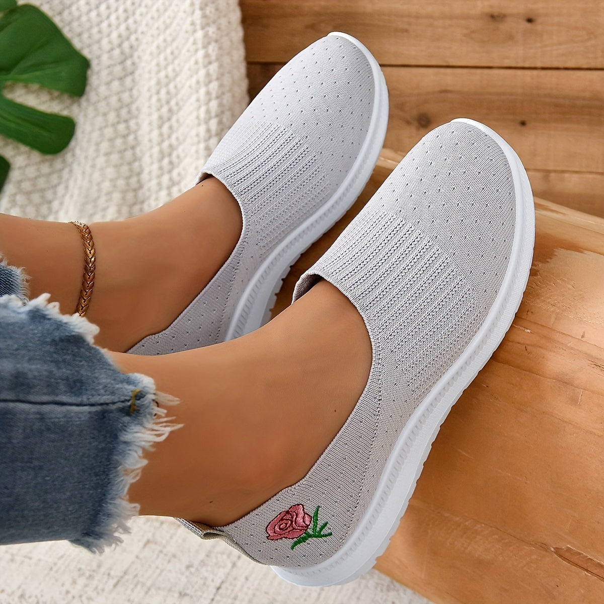 Floral Embroidered Slip-On Sneakers Low Flying Non-Slip Shoes