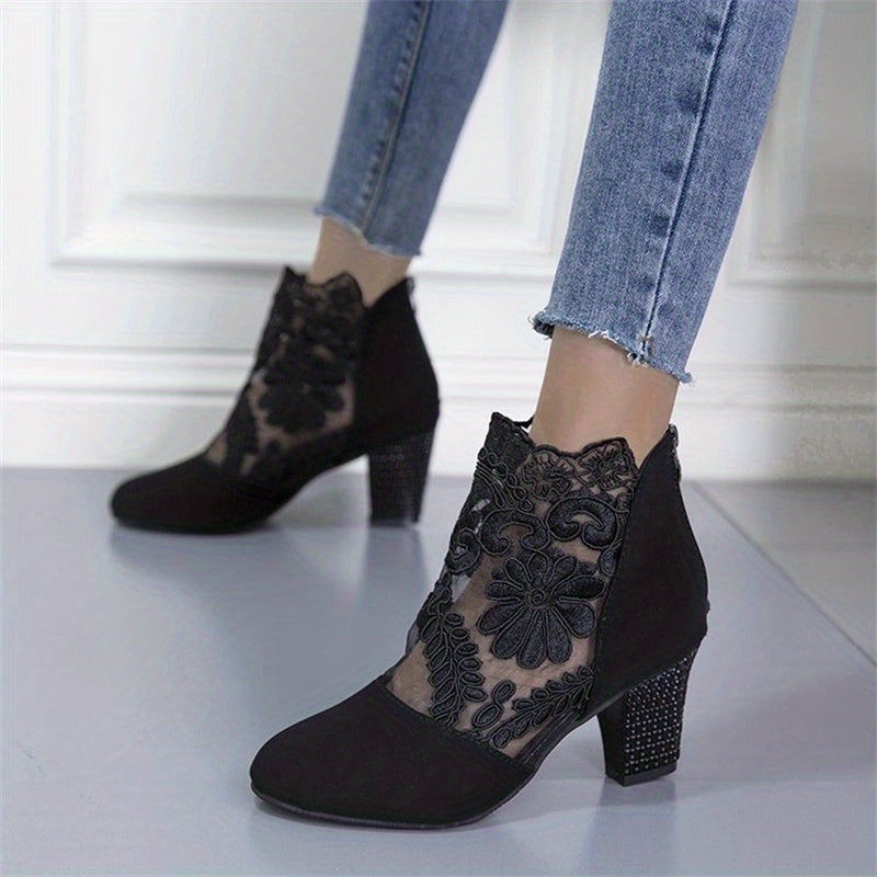 Women's Embroidered Chunky Heeled Pumps