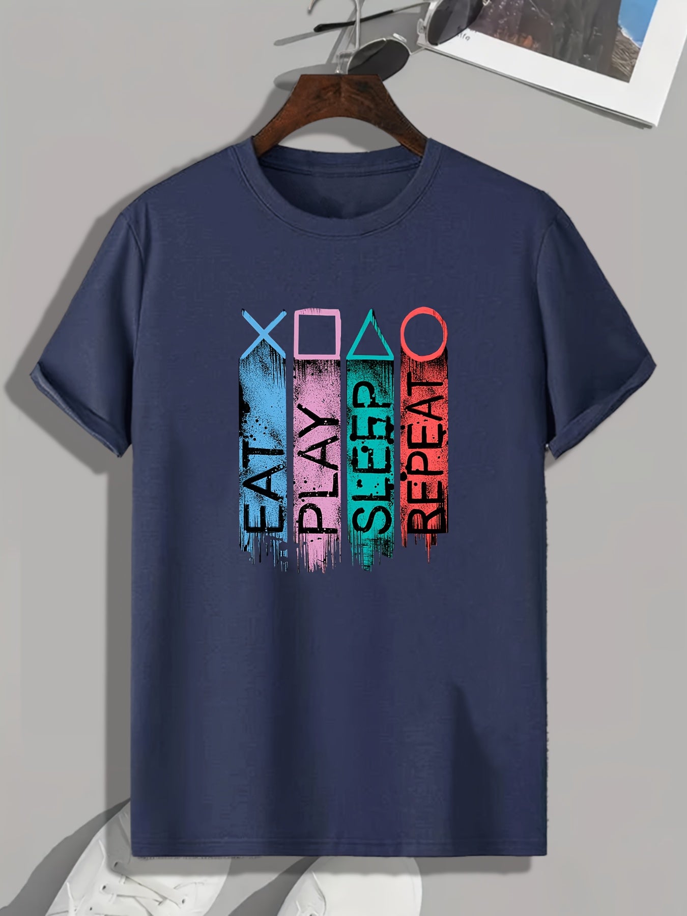 Geometry and Letters Print Men's Graphic Tee for Summer