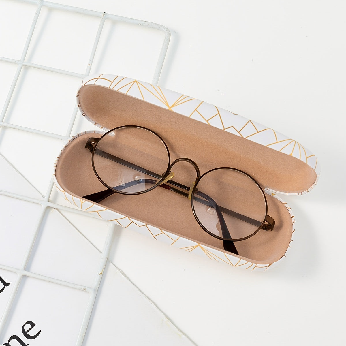 Solid Glasses Case for Women with Line Print