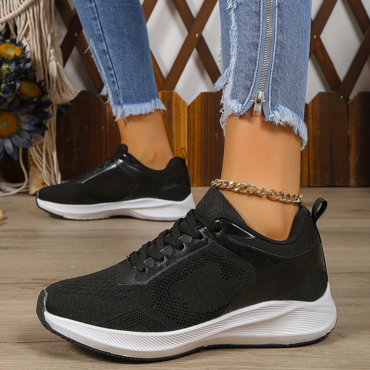 Women's Solid Mesh Sneakers Lace-Up Low Round Toe Breathable Shoes