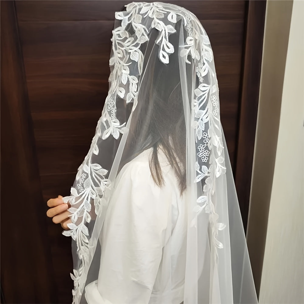 Vintage Lace Bridal Veil with Floral Embroidery