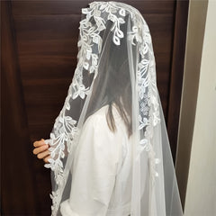 Vintage Lace Bridal Veil with Floral Embroidery