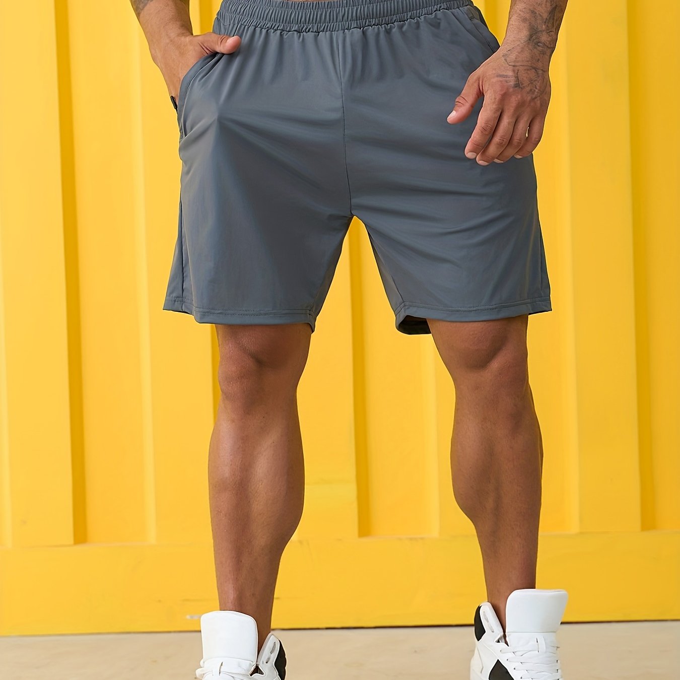 Men's Quick Dry Pleated Shorts with Zipper Pockets