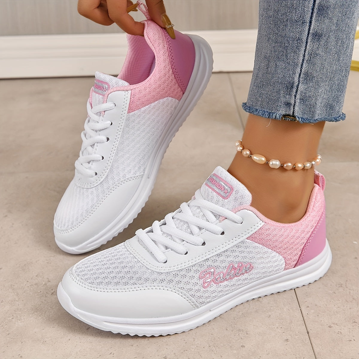 Women's Letter Decor Sneakers Lightweight Running Shoes