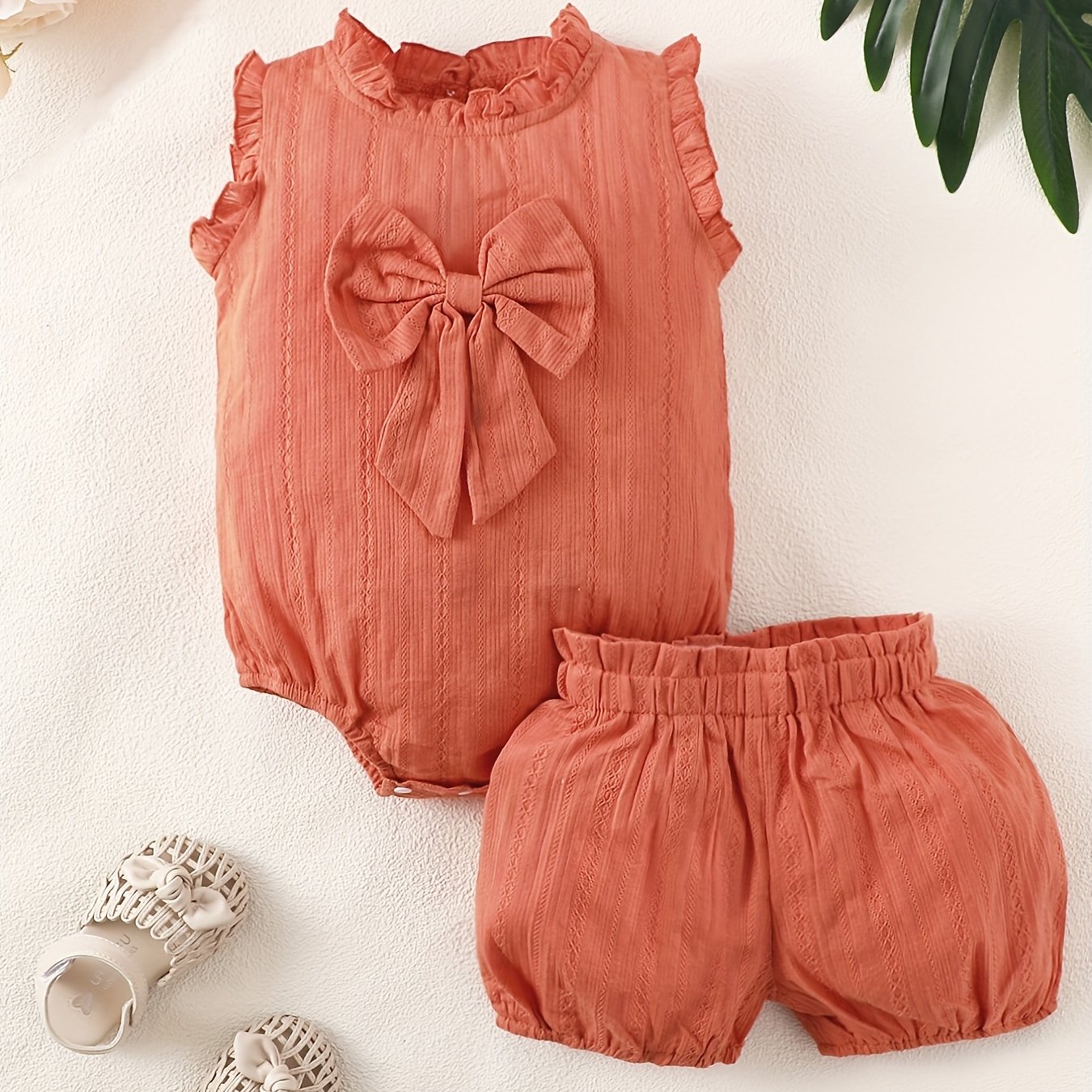 2pcs Baby Girls Sleeveless Bowknot Onesie & Shorts Set