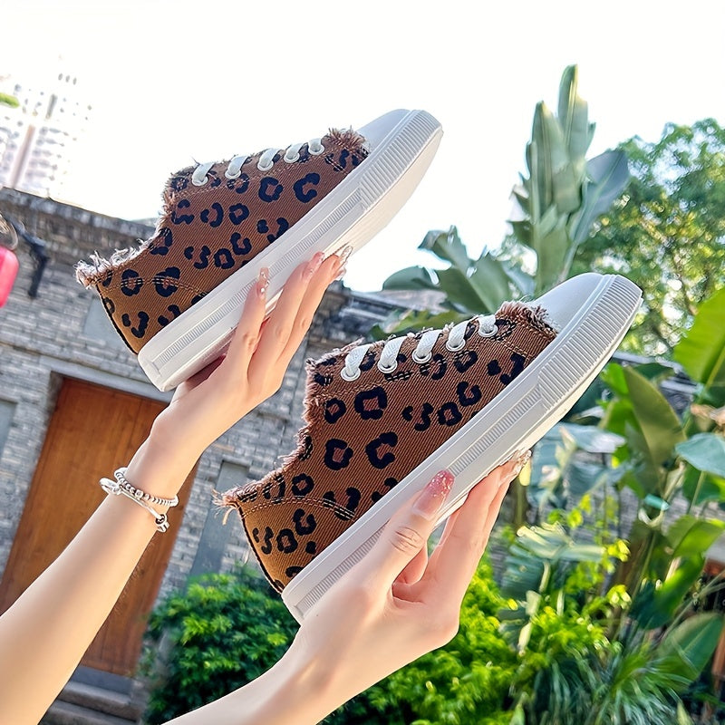 Leopard Printed Canvas Lace Up Outdoor Shoes