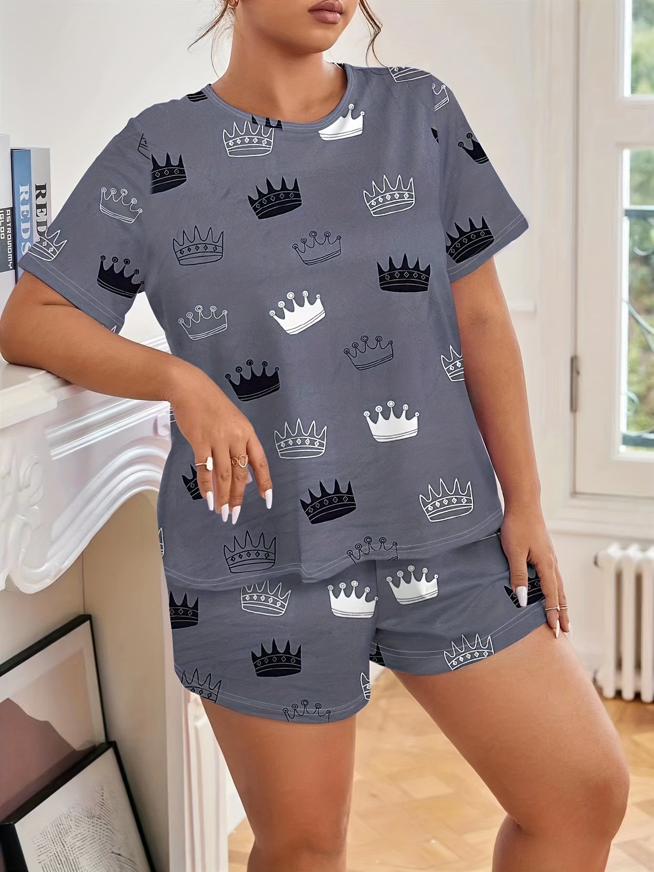 Crown Print Tee & Shorts Pajama Set