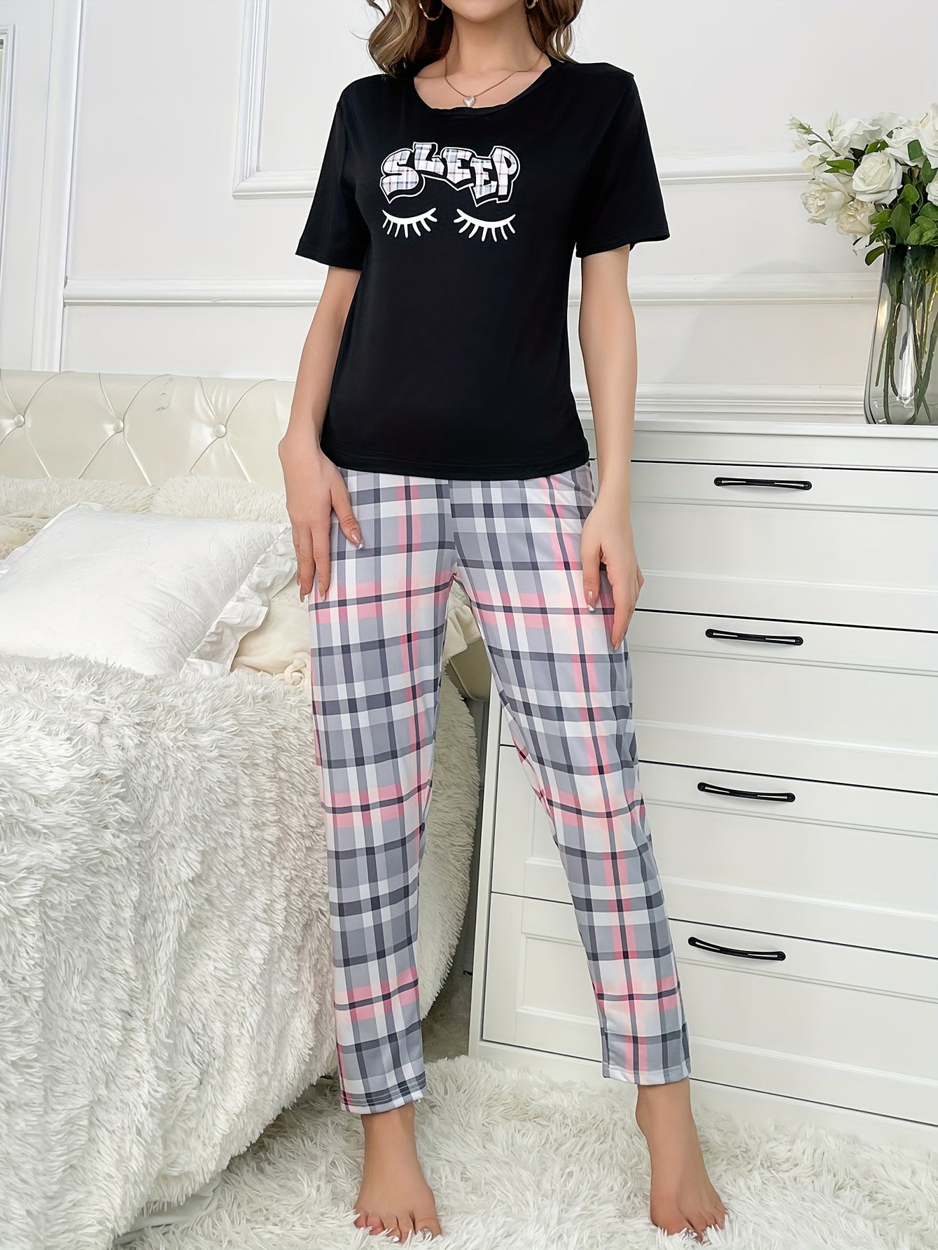 Letter & Eyelash Print Pajama Set Short Sleeve Crew Neck Top & Elastic Waistband