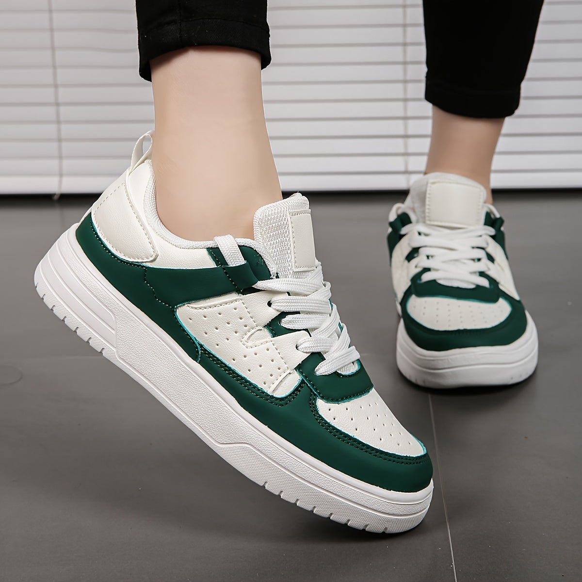 Versatile Flat Sports Shoes Slip-resistant for Outdoor Activities
