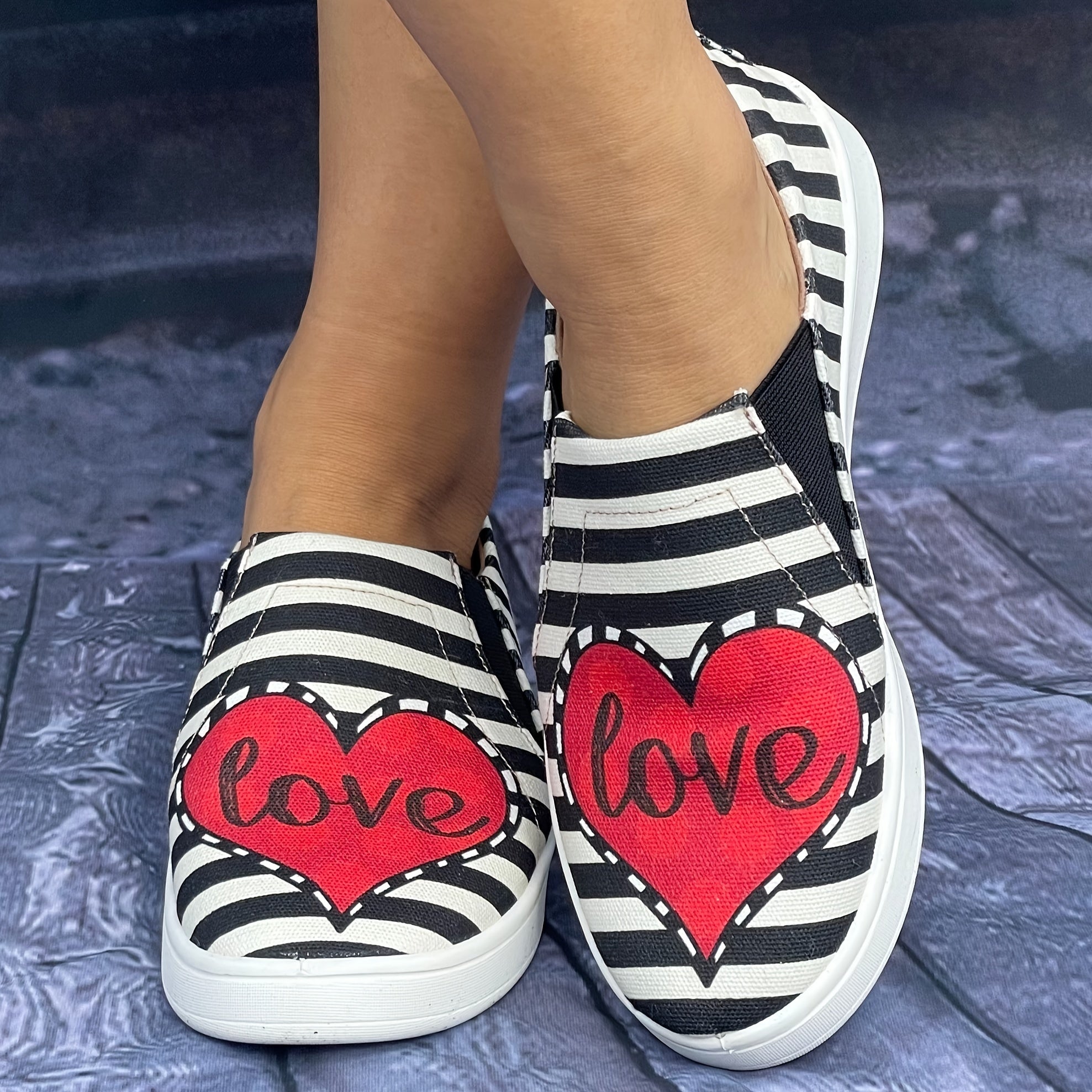 Women's Striped Red Heart Flat Lightweight Walking Shoes